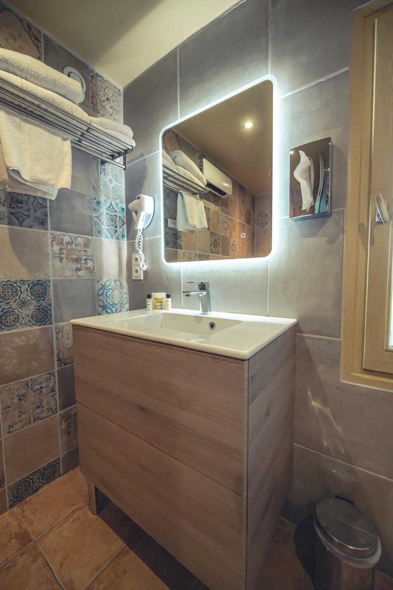 Logis Hotel Restaurant Le Plantevin Propiac Dış mekan fotoğraf