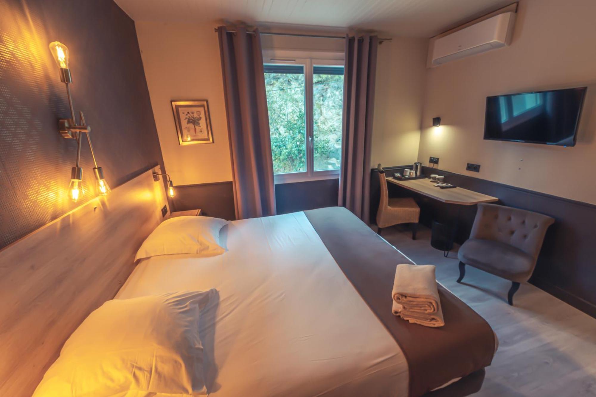 Logis Hotel Restaurant Le Plantevin Propiac Dış mekan fotoğraf