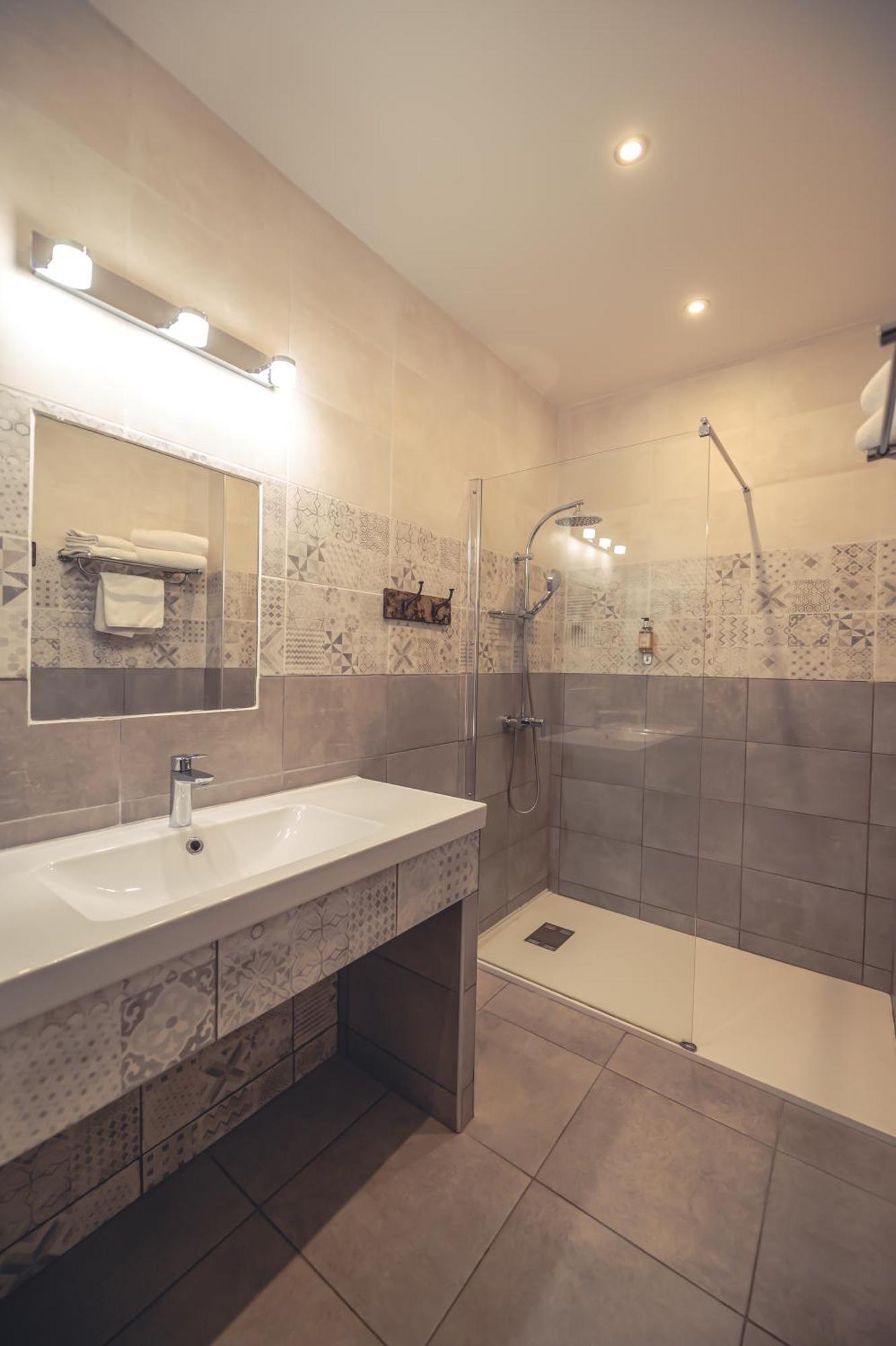 Logis Hotel Restaurant Le Plantevin Propiac Dış mekan fotoğraf